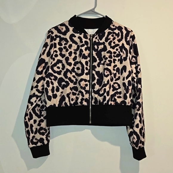 SHEIN Tops - SHEIN black tan white animal print zip up cropped top. Size medium.